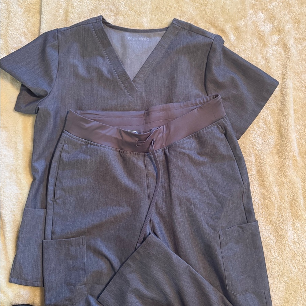 Gray mandala Scrub Set size small pants are small tall nwot